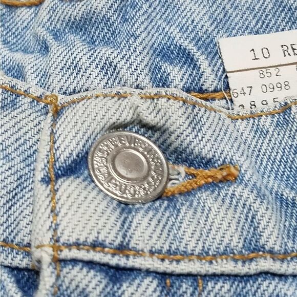 VINTAGE Levi's High Rise Wedgie Light Wash Shorts - Picture 7 of 14